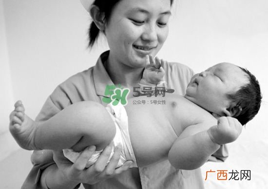 巨大儿的标准 巨大儿只能剖腹产吗