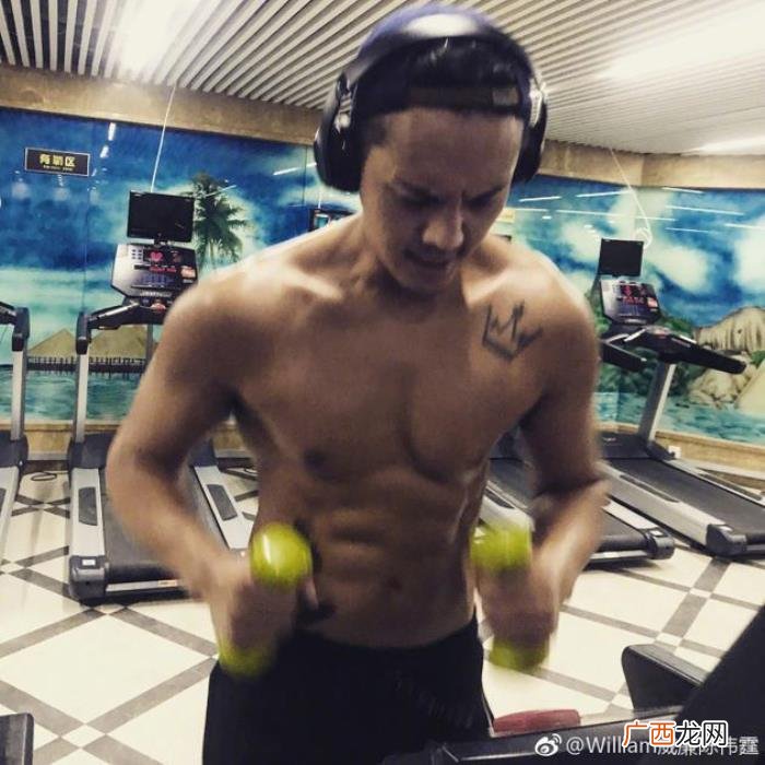 陈伟霆胖了，出演南方有腹肌的陈伟霆李现曾经也都是胖子啊