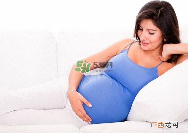 脐带绕颈是什么意思？脐带绕颈两周怎么纠正？