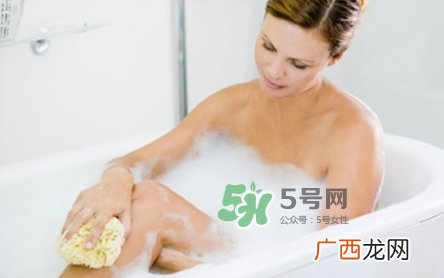 孕晚期洗澡可以搓肚子吗？孕晚期洗澡注意事项