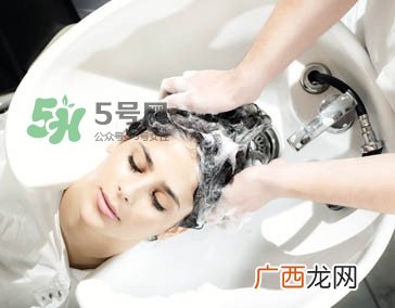 孕期洗头能用吹风机吗？孕期洗头姿势