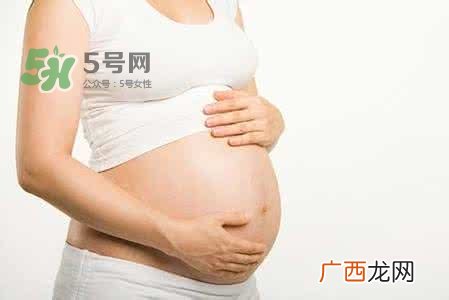 孕妇睡觉能伸懒腰吗？孕妇睡觉伸懒腰对胎儿有什么影响？