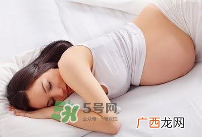 孕晚期肚子硬硬的是怎么回事？孕晚期肚子发紧发硬