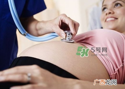 孕晚期宫缩频繁是不是快生了？孕晚期宫缩是什么症状？