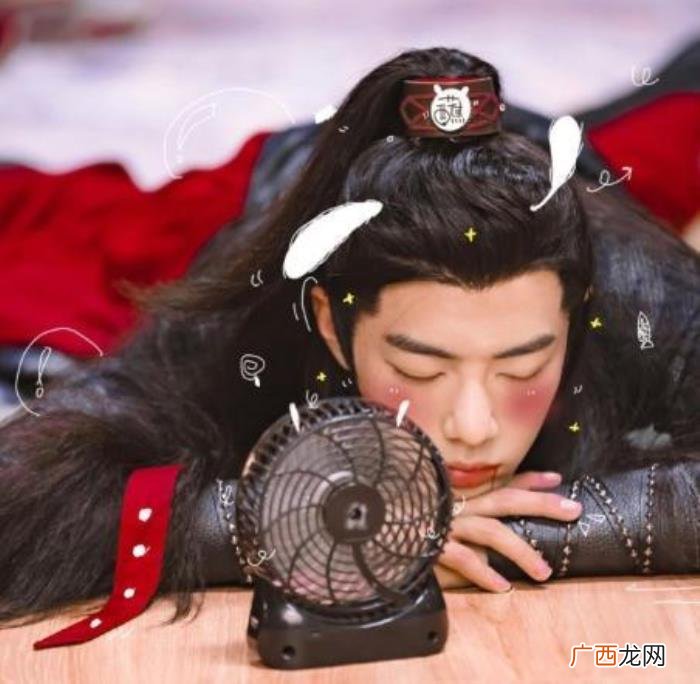 肖战的合照，这张肖战和王一博的合照看得我心头一震