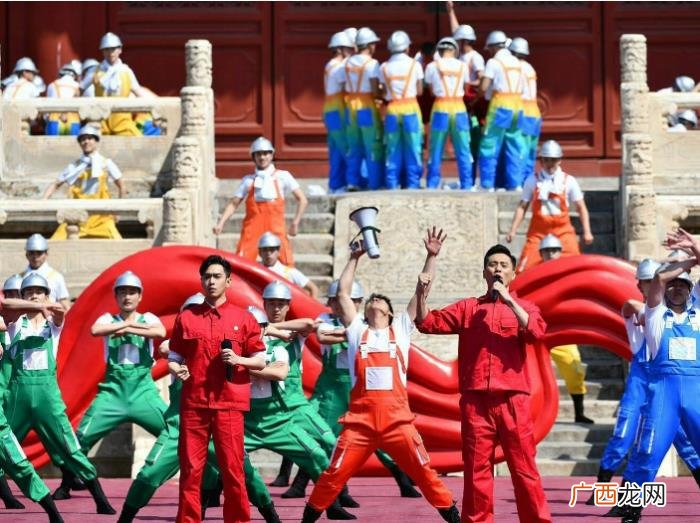张若昀万茜，万茜展现新技能、张若昀意外、凤凰传奇依旧震撼