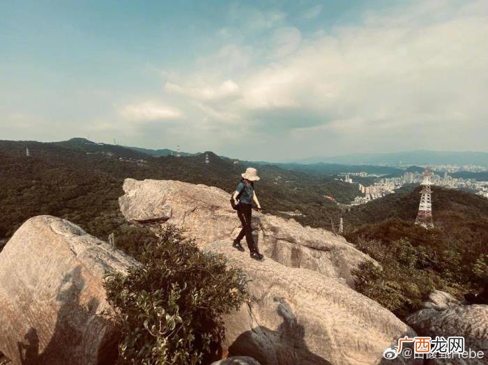 田馥甄微博，Hebe与Ella相约爬山心情大好