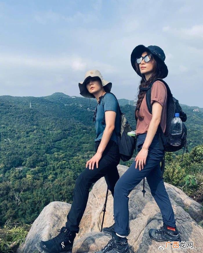 田馥甄微博，Hebe与Ella相约爬山心情大好