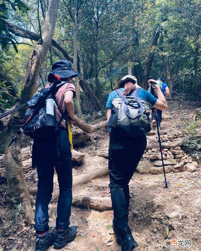 田馥甄微博，Hebe与Ella相约爬山心情大好