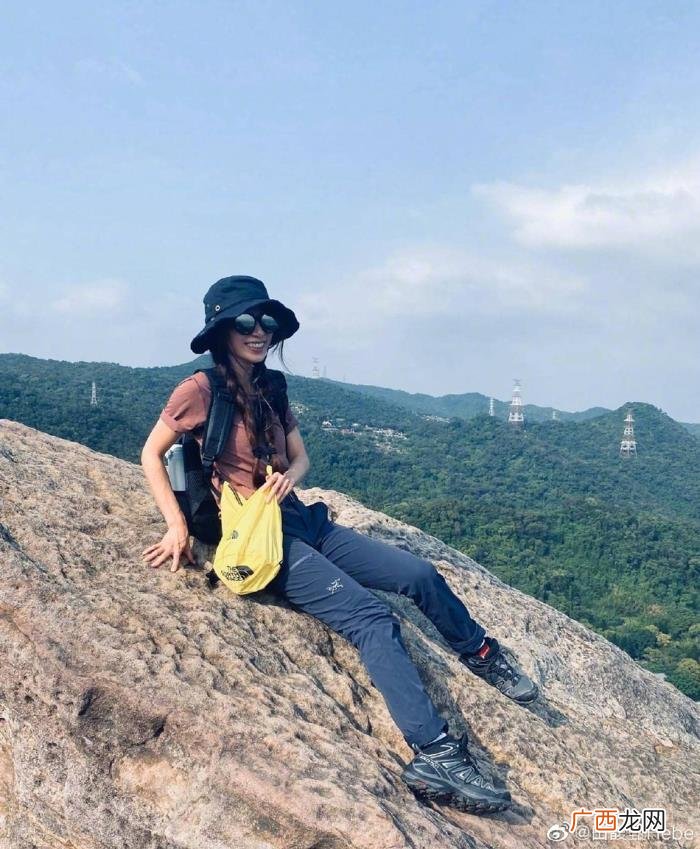 田馥甄微博，Hebe与Ella相约爬山心情大好