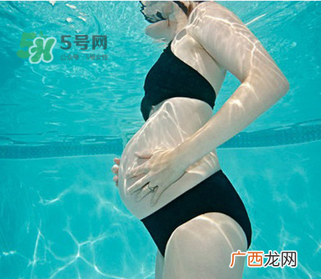 孕妇能游泳吗？孕妇能不能去游泳池？