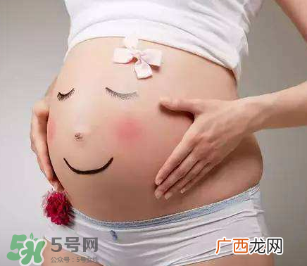 妊娠纹到底是怎么样形成的？妊娠纹形成的原因是什么