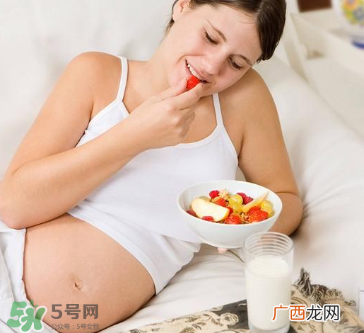 孕妇吃甜食宝宝会头大吗？孕期吃甜食宝宝会头变大吗？