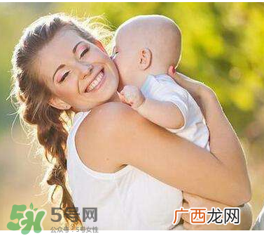 孕妇洗头可以用护发素吗？孕妇洗头要不要用护发素？