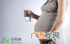 孕期能用酒精退烧吗？孕期用酒精退烧有什么危害？