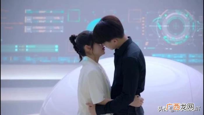 任嘉伦吻替，乌鸦小姐任嘉伦的吻戏再遭质疑是吻替