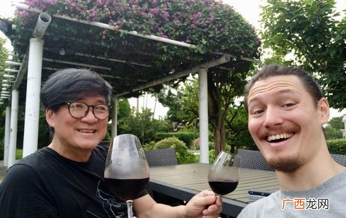 周华健老婆，美貌不再也挡不住周华健爱美国妻子35年