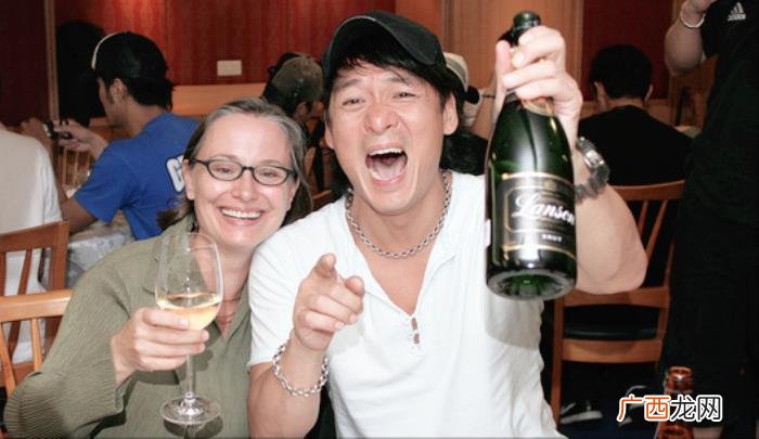 周华健老婆，美貌不再也挡不住周华健爱美国妻子35年