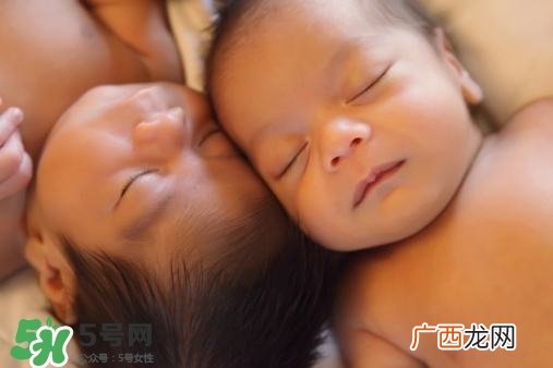 四维彩超能看出男女吗？四维彩超能看清手指吗？