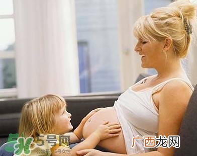 胎儿在妈妈肚子里都会干啥？胎儿的神奇世界