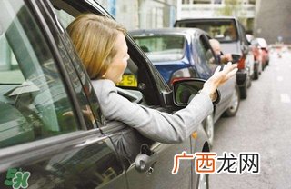 把自己关在冰柜闻汽油 直到遗体腐烂才被发现
