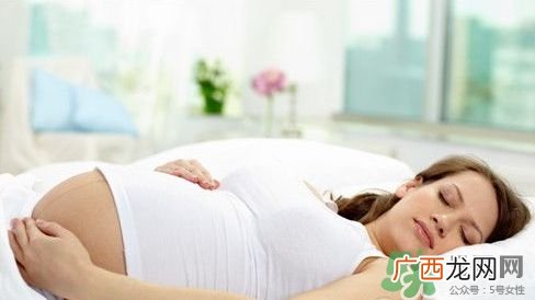 孕期什么睡姿对宝宝好？孕期怎么睡对胎儿好？