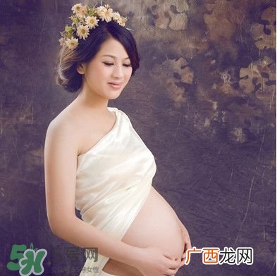 孕妇摸肚子会绕颈吗？孕妇摸肚子胎儿能感受到吗？