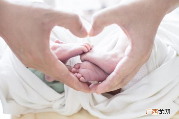 熊黛林生了，熊黛林生下双胞胎女儿即公布全家合照