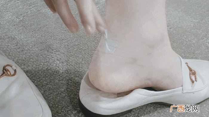 佟丽娅搓脚，佟丽娅徒手帮其&amp;quot;搓脚&amp;quot;