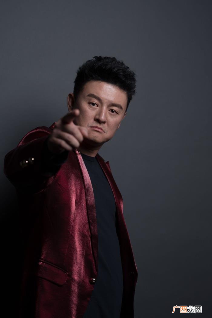 张磊演员男，青岛籍演员张磊带你开启一段黑色推理