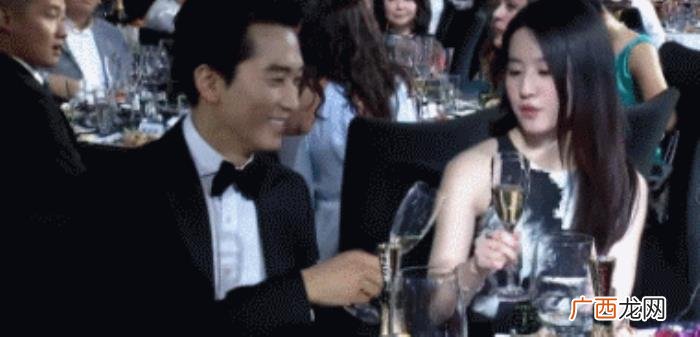 宋承宪微博，网友说宋承宪在她微博里地位还不如一只猫
