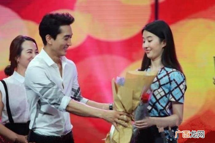 宋承宪微博，网友说宋承宪在她微博里地位还不如一只猫