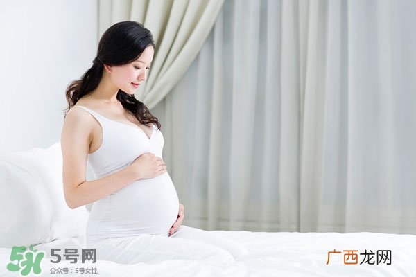 羊水早破是什么症状 羊水破了是什么症状