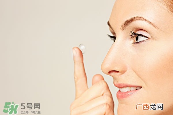 孕妇能带隐形眼影吗 隐形眼镜孕妇可以带吗