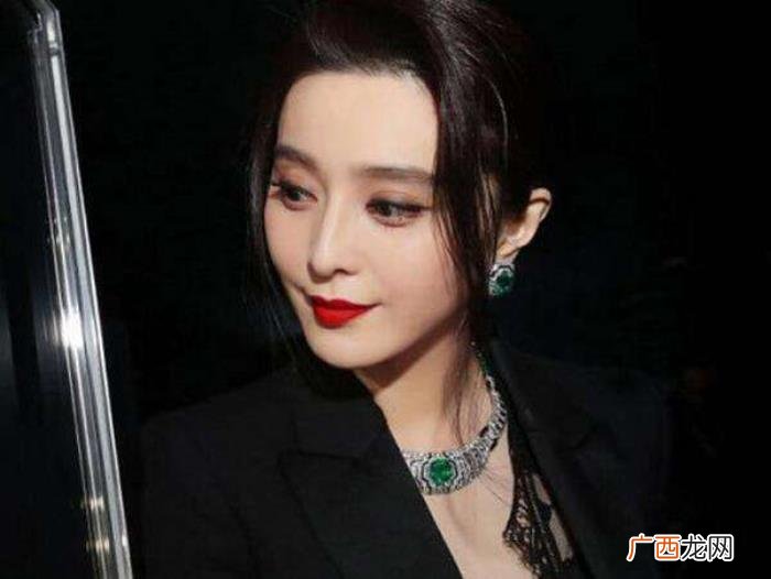 张艺兴耳朵小，范爷张艺兴蒋梦婕的耳朵都是精灵同款