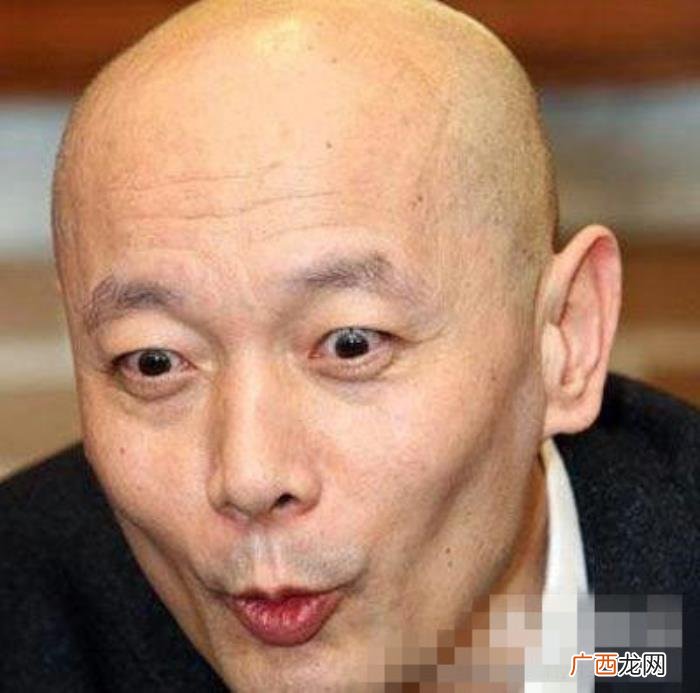 张艺兴耳朵小，范爷张艺兴蒋梦婕的耳朵都是精灵同款