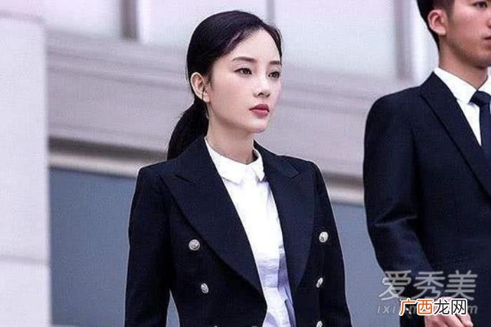 薛之谦李小璐，李小璐为什么关注薛之谦两人关系揭秘
