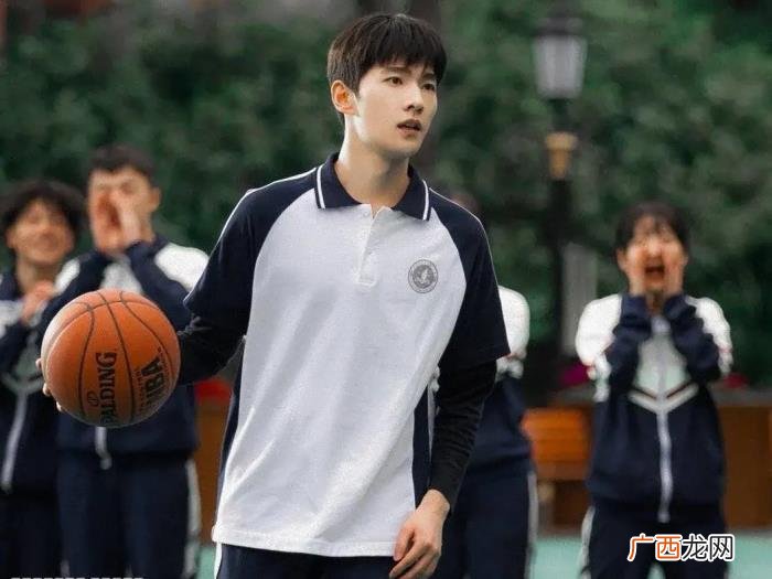杨洋于途原型，宜兴一中将杨洋饰演的于途列为校友