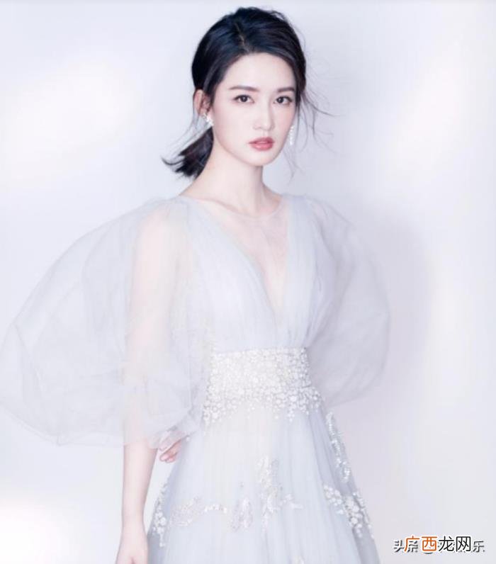 肖战送花入口，好朋友李沁为肖战送花;第十五个新代言预热