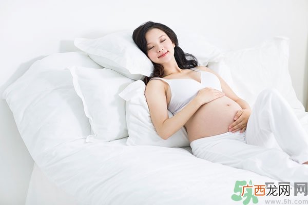 怀孕六个月睡觉姿势图 怀孕六个月的正确睡姿