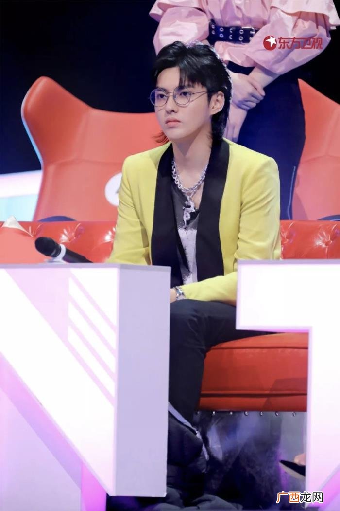 邓紫棋周笔畅，周笔畅用歌声点评邓紫棋赞铭亮弹唱最佳
