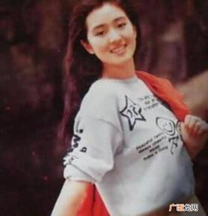 巩俐长相土气，年轻时略显土气的巩俐为何能够出演秋香