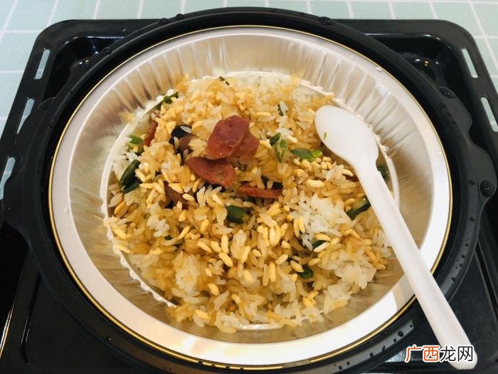 肖战代言米饭，网友都说肖战代言的这款自热米饭很好吃