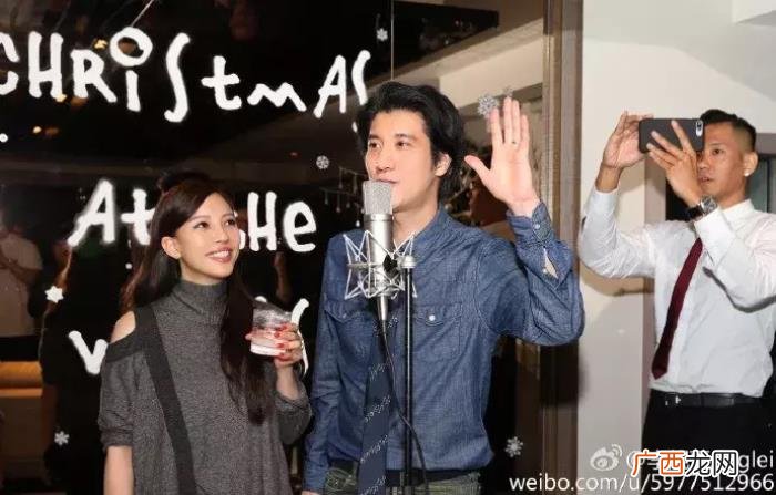 王力宏腹肌图片，跑男王力宏半裸晒腹肌