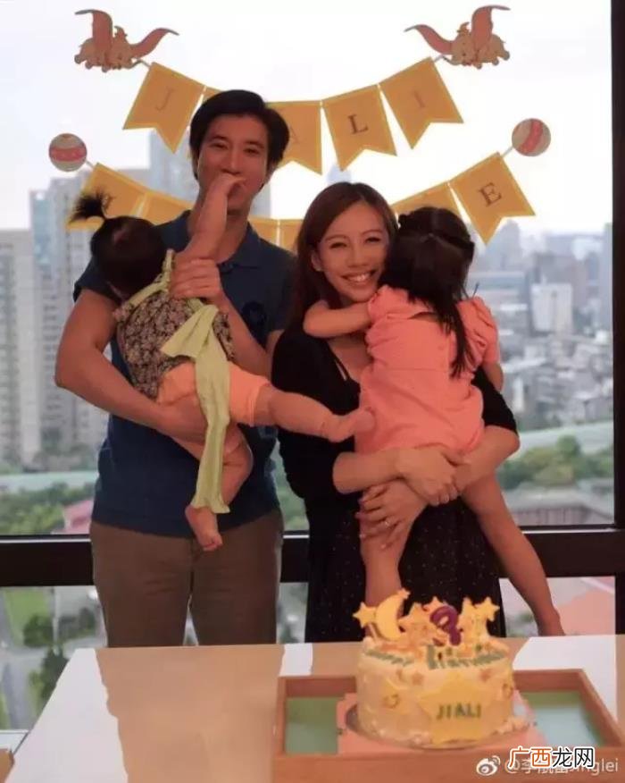 王力宏腹肌图片，跑男王力宏半裸晒腹肌