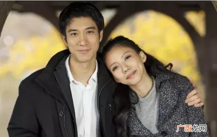 王力宏腹肌图片，跑男王力宏半裸晒腹肌