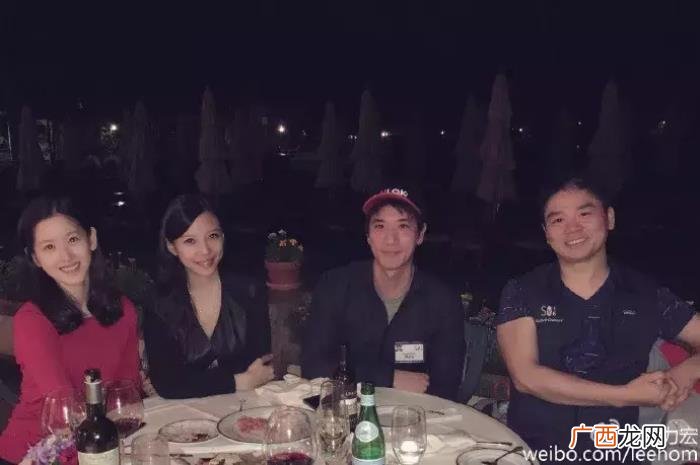 王力宏腹肌图片，跑男王力宏半裸晒腹肌