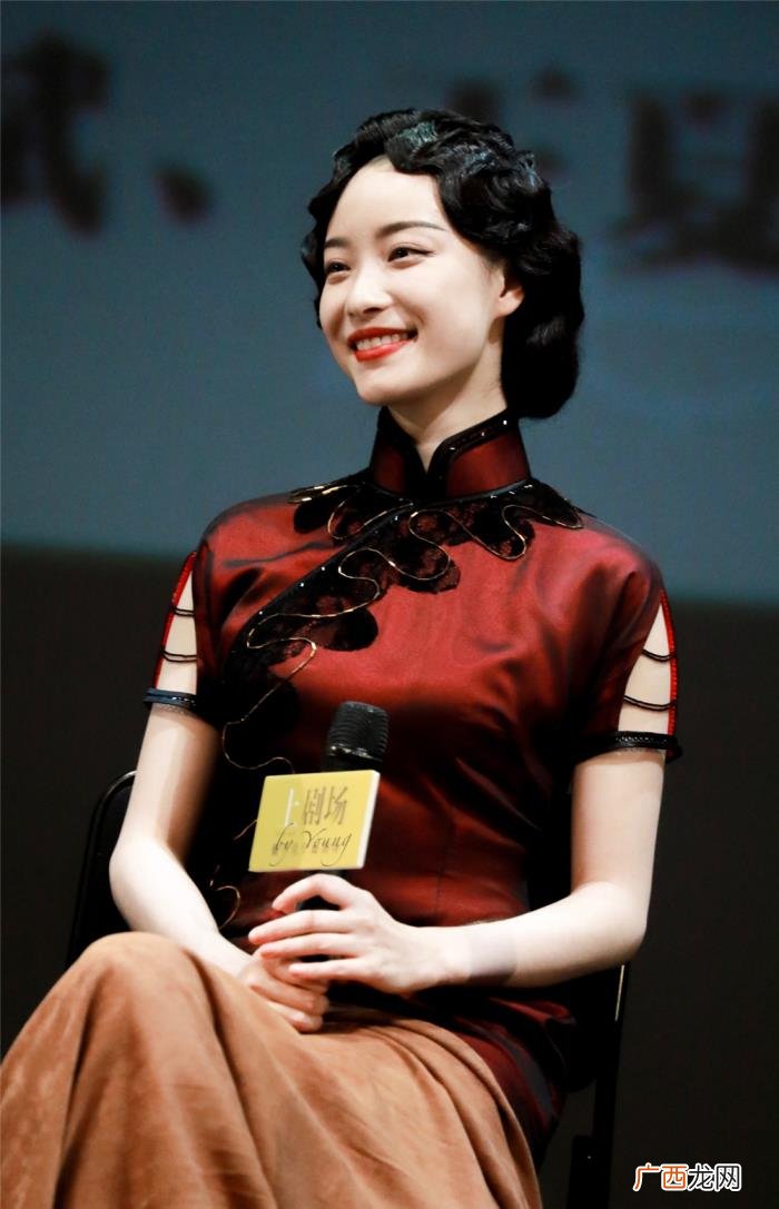 倪妮旗袍走路，31岁倪妮穿旗袍高调现身话剧首秀
