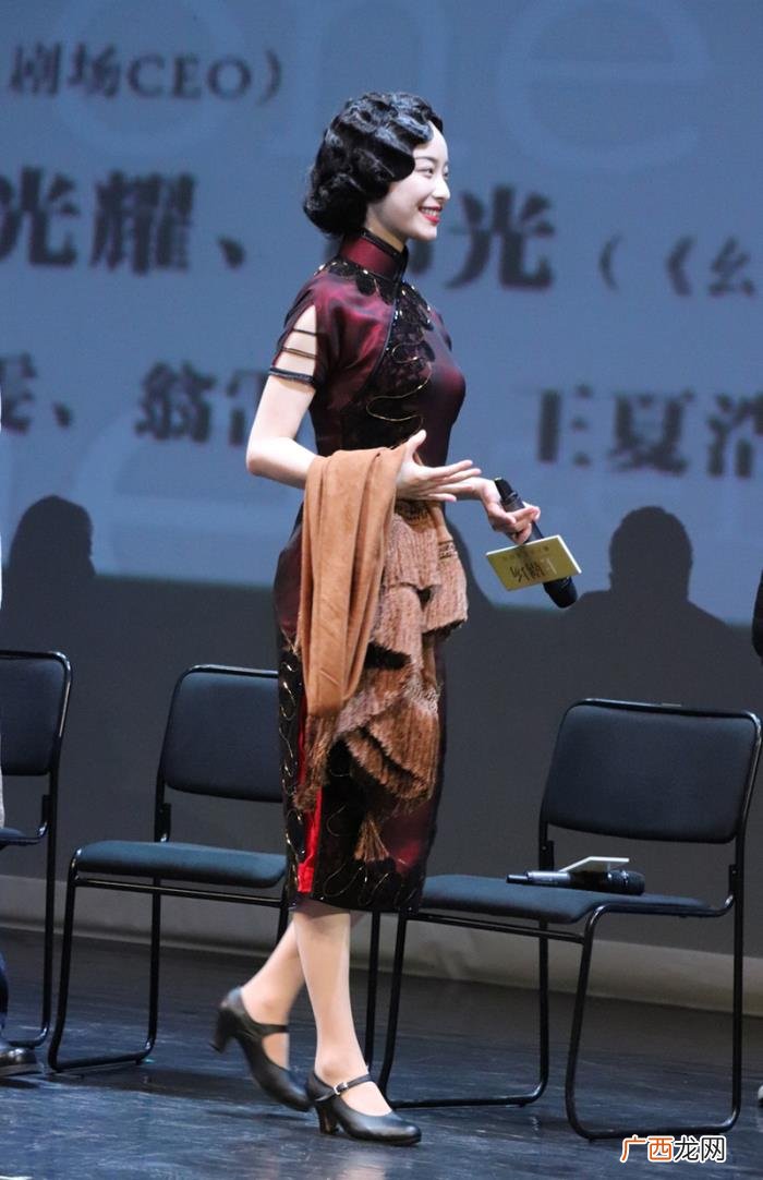 倪妮旗袍走路，31岁倪妮穿旗袍高调现身话剧首秀