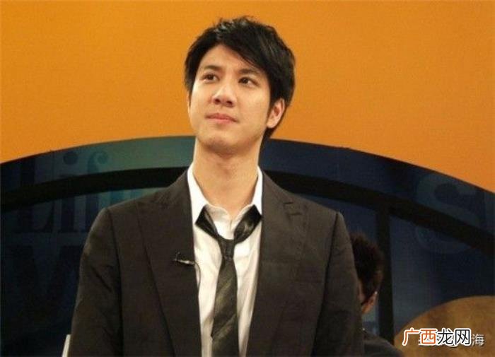 王力宏袜子是真的吗，王力宏袜子破了依然还穿着
